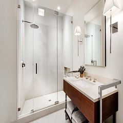 Стеклянные двери - модный тренд в обустройстве современных ванных комнат