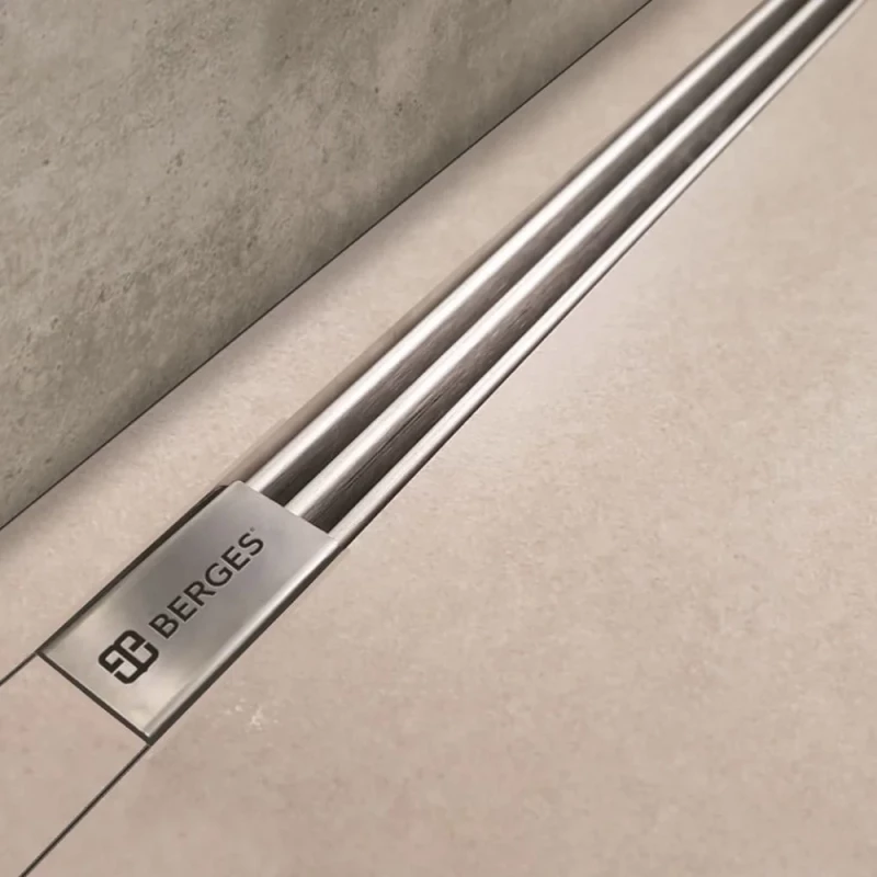 Душевой трап (лоток) Berges Super Slim 090152 60 см, с решеткой, щелевой, матовый хром Душевой трап (лоток) Berges Super Slim 090152 60 см, с решеткой, щелевой, матовый хром
